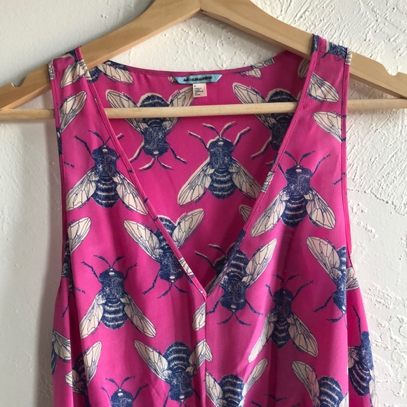 Anthropologie✨ ‘Liefnotes’ Silk Bee Print Tank Top - Picture 3 of 9